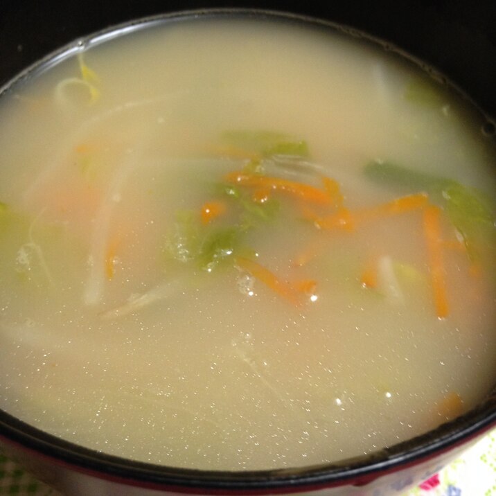 人参と大根とキャベツと味噌の中華スープ